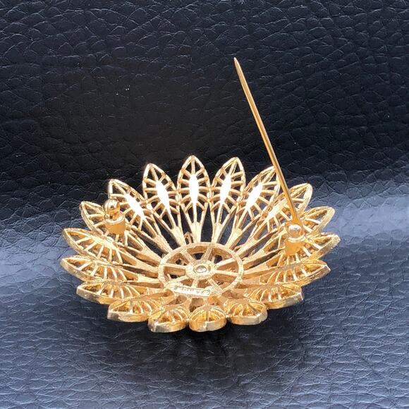 Monet Vintage Gold Tone Dome Brooch Layered Open Work Starburst Flower Pin MCM - Picture 5 of 11